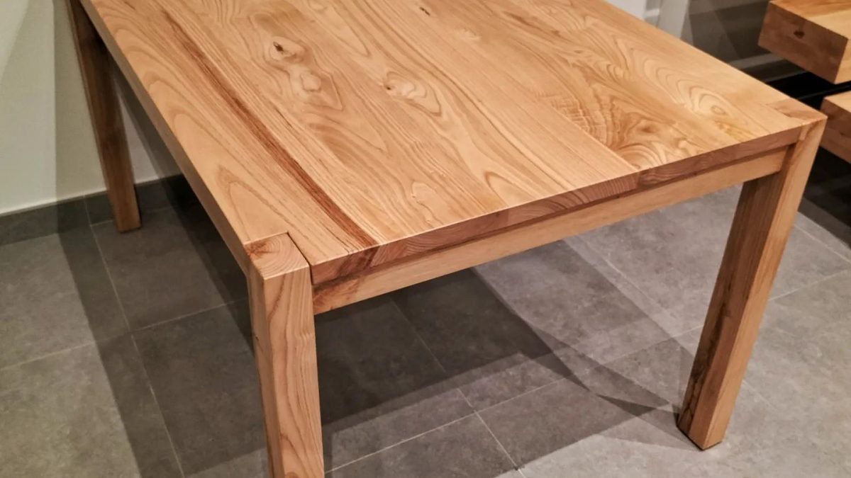 Mesa con madera reciclada