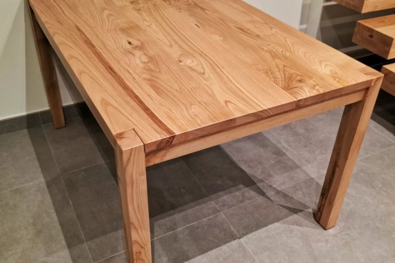 Mesa con madera reciclada